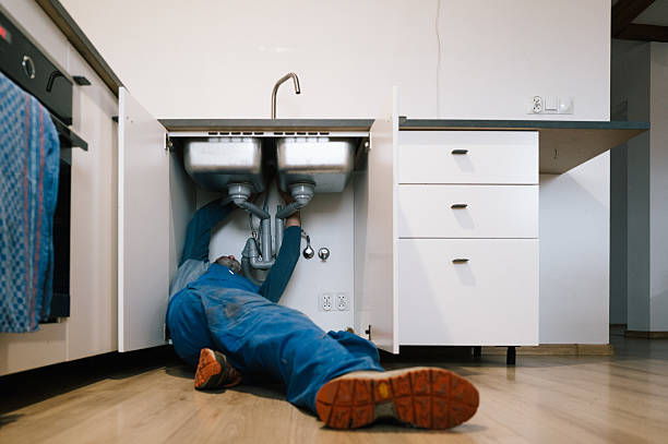 Professional Emergency Plumber technician working in Westmont, IL